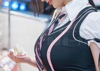 秀人网 – 短裙摇曳，卓芷伊EricA在着什么迷你写真？快查看一下吧！