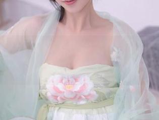 秀人网 – 原图警告！徐微微mia在樱花园里，唯美到我都想去种花了。