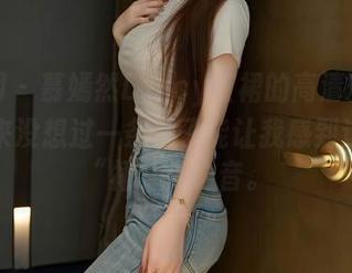 秀人网 – 慕嫣然Lancy红裙的高清壁纸：我从来没想过一条裙子能让我感到这么多“裙”外之音。
