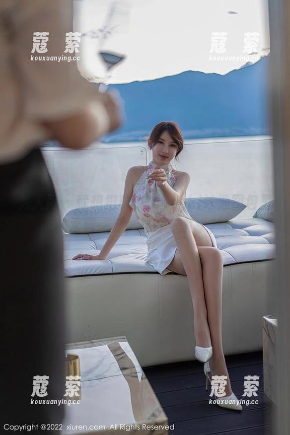 秀人网 - 就想把林文文yooki泳池图包里的水洒一身，这才是夏季？！