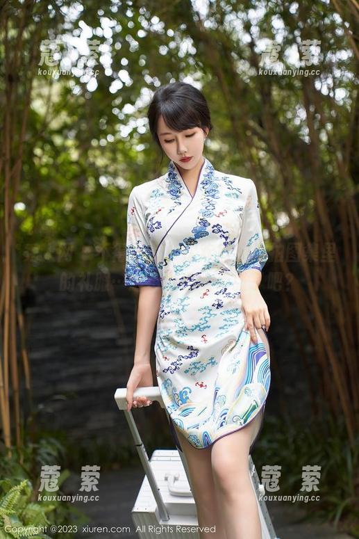 秀人网 - 不得不说，沈欢欣的私拍图集里的礼服…这色彩也太夸张了吧？