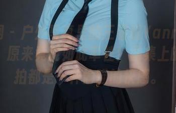 秀人网 – 户外写真里的王馨瑶Yanni：这身姿，原来竟能如此率性！图集上的每一拍都是一种偷瞄的快感。