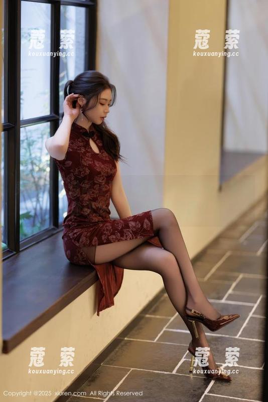 秀人网 - 自闭狂潮：软软roro的女仆套图，免费送～是不是很亲民？