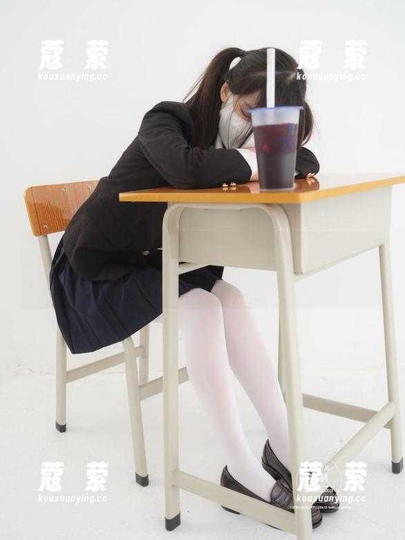 紧急企划-小恩 紧急企划 - 小恩的内部定制:每一张原图都像是在耳边呢喃,带着点暧昧。