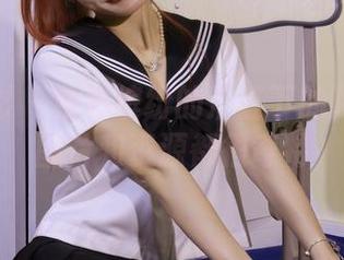 绮梦摄影 – 色彩缤纷的浴缸下的月月——图片和资源都很奇特