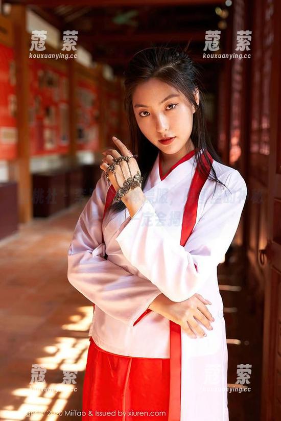 蜜桃社-李颖诗 蜜桃社 - 李颖诗的体操服,原图里的神秘,更新不一定会揭晓~