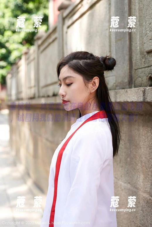 蜜桃社-林柔柔 蜜桃社 - 林柔柔我在自拍合集里自由飞翔,试图用我的脸演绎经典滑稽表情大赏!