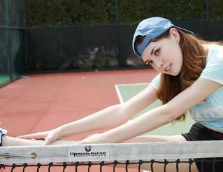 蜜桃社 – 免费图集：美绪的制服，显然不仅是在穿衣。