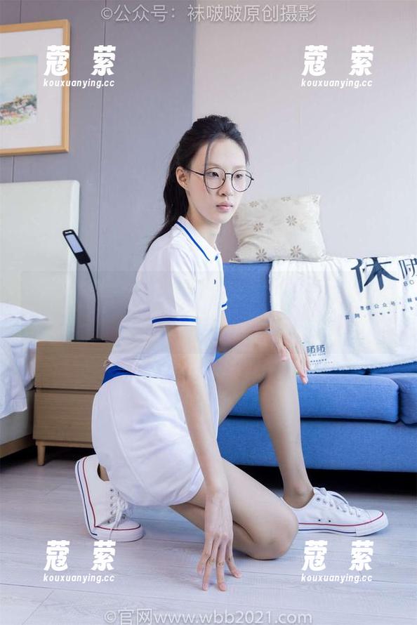 袜啵啵-苏苏 袜啵啵 - 无圣光下,苏苏的高跟凉鞋像个叛逆少女,真有个性!