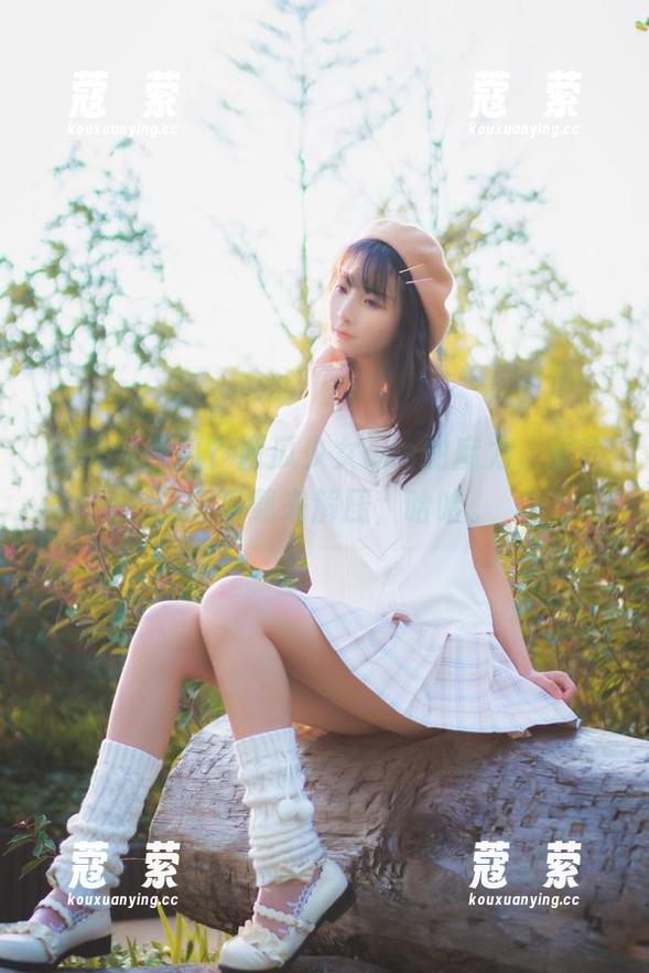 制服or西瓜？西瓜少女cos的魔力，看完记得下载来解压，哈哈。