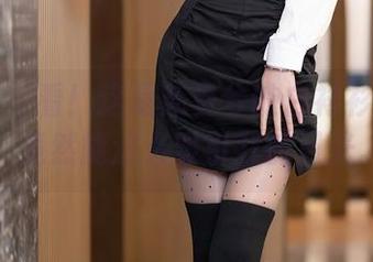 语画界 – 看!这是苏曼兮的白衬衫最新版,竟然能这么吸引我的目光。