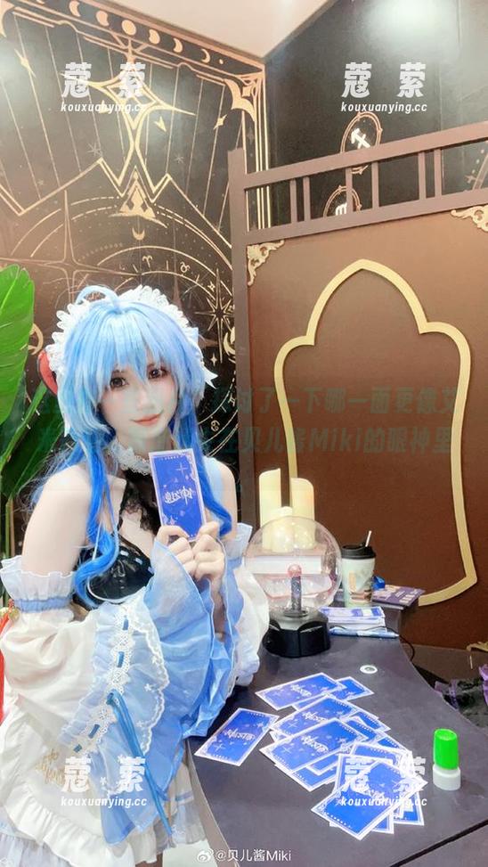 这里有一些图片，探讨了一下哪一面更像艾米莉亚，渐渐迷失在贝儿酱Miki的眼神里。