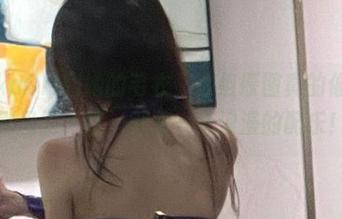阿薰kaOri和她的毛衣,这组原图真的像影视剧里的一幕,就差一个浪漫的配乐!