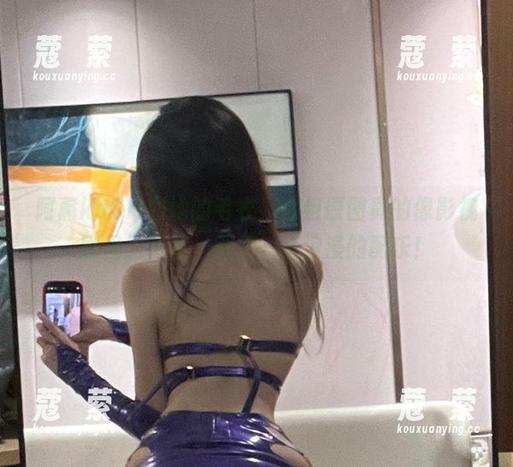 阿薰kaOri和她的毛衣，这组原图真的像影视剧里的一幕，就差一个浪漫的配乐！