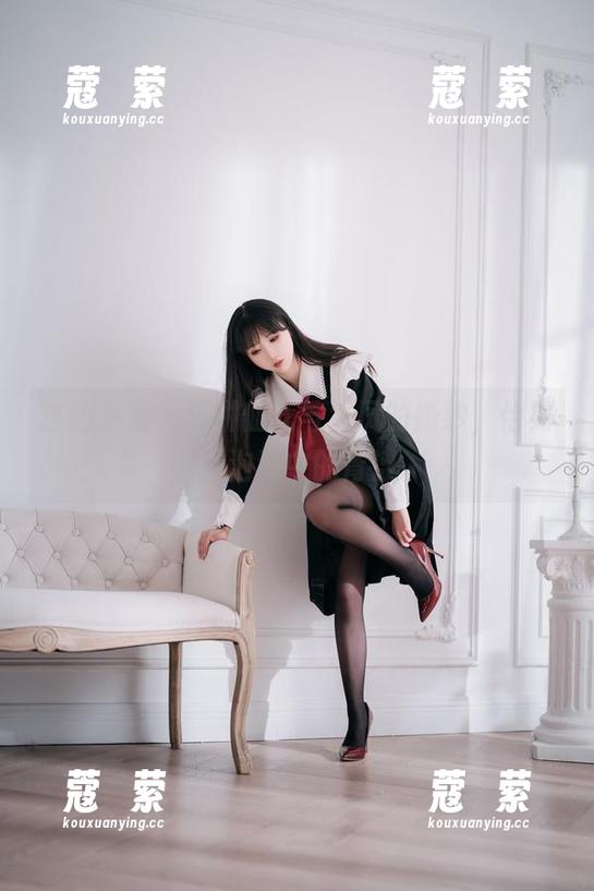 面饼仙儿 这图集里,面饼仙儿与大凤的婚纱,恰如七彩泡泡中的青涩。