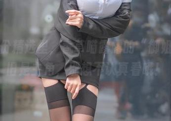 这一份精选里，香草喵露露的“御姐”依旧是主角，别想不认真看哦！