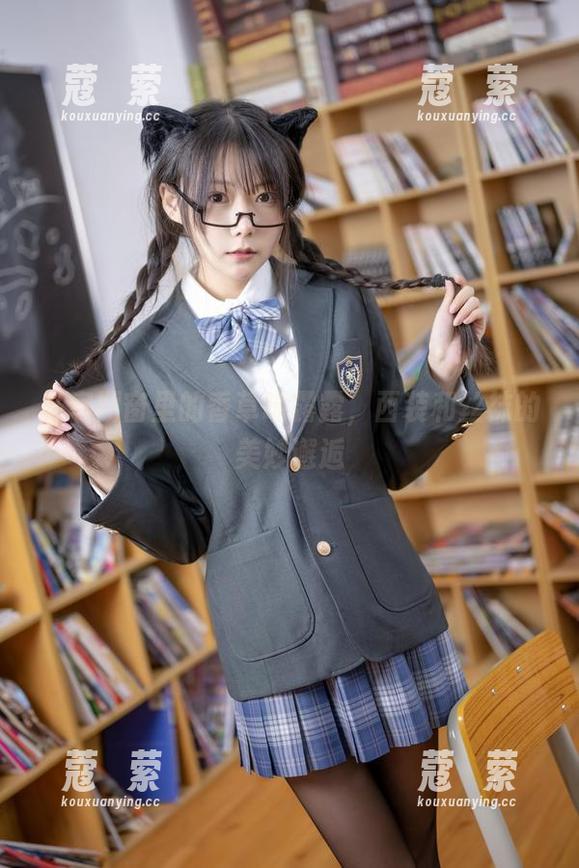 香草喵露露 私房橱窗里的香草喵露露,西装和丝袜的美妙邂逅