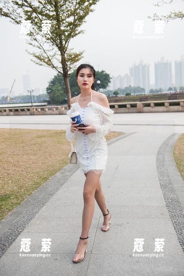 魔镜街拍-曼曼 魔镜街拍 - 曼曼的短裙时光:美图合集,每一张都像风一样自由...