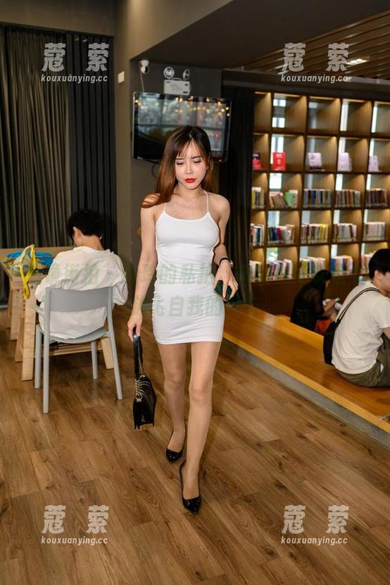 魔镜街拍 - 玲玲的私拍，车展也可以是个放飞自我的地方